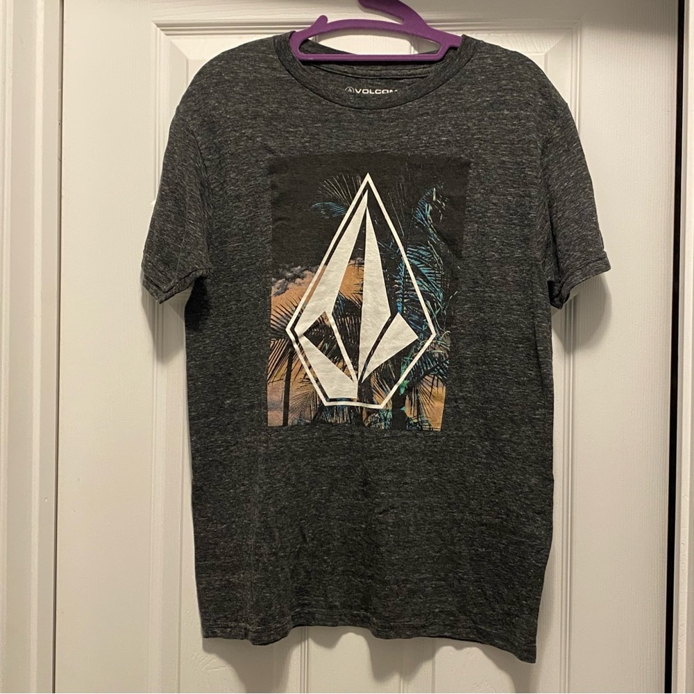 Volcom Palm Tree Graphic Tee – Size Small - Item 0071